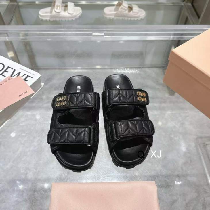 Picture of Miumiu Slippers _SKUMiuMiusz35-40XJ0602215